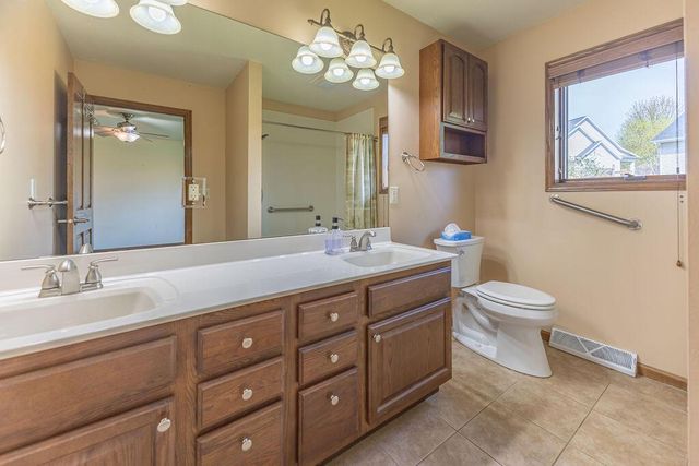 1009 Windhill STREET, Onalaska, WI 54650