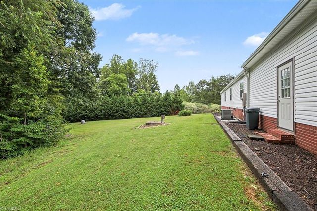 2298 Ray Loop Road, Westfield, NC 27053