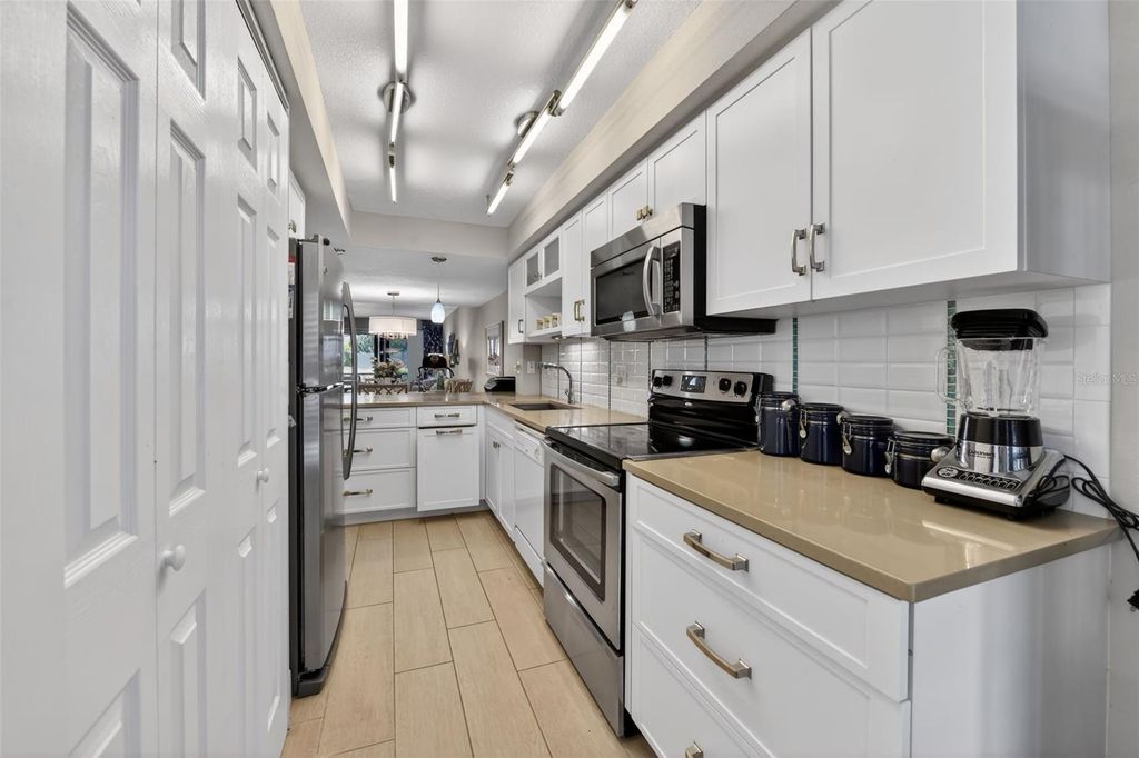 Image 12 of property listing at 5655 GULF OF MEXICO DRIVE D107, Longboat Key, FL 34228