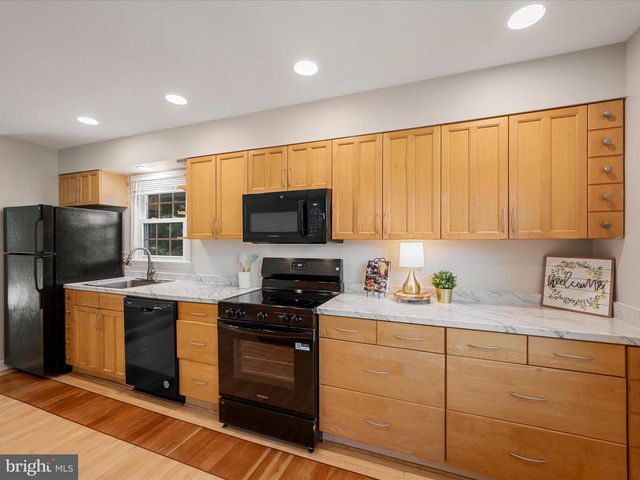 855 PARK AVE, Herndon, VA 20170