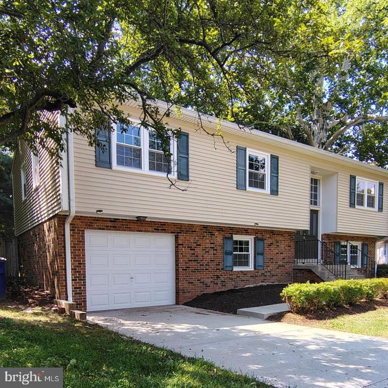 855 PARK AVE, Herndon, VA 20170