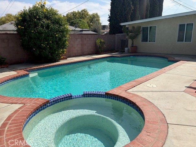 8838 Murietta, Panorama City (los Angeles), CA 91402