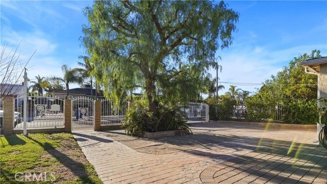 8838 Murietta, Panorama City (los Angeles), CA 91402