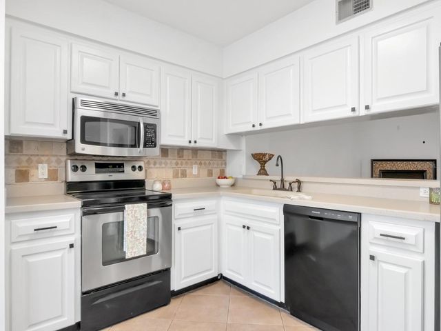 16139 RAMBLING VINE DRIVE E, Tampa, FL 33624