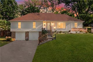 6717 NW Lawson Lane, Parkville, MO 64152