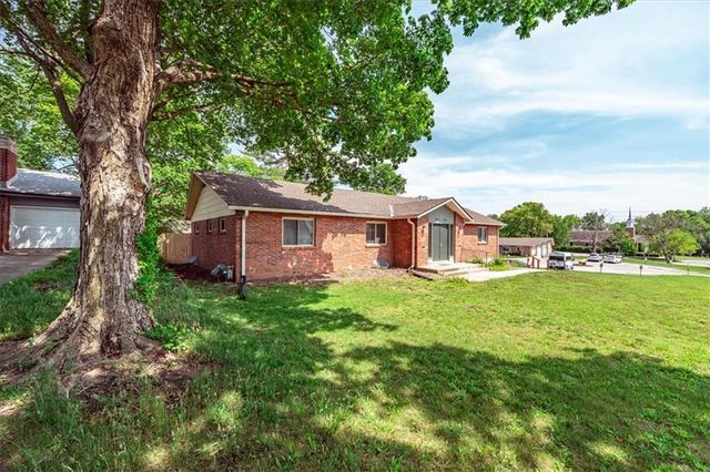 8021 Holmes Road, Kansas City, MO 64134