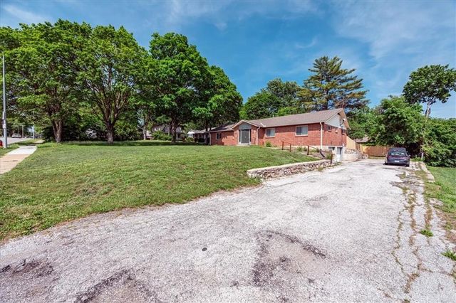 8021 Holmes Road, Kansas City, MO 64134