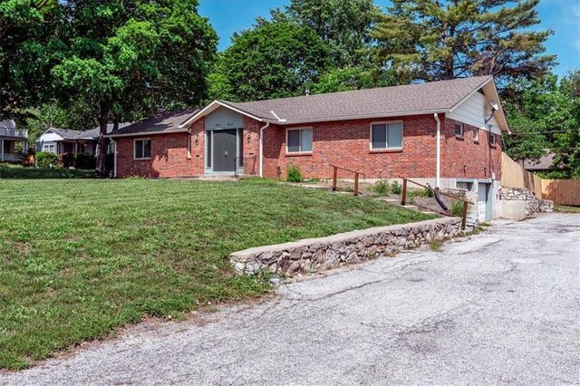 8021 Holmes Road, Kansas City, MO 64134
