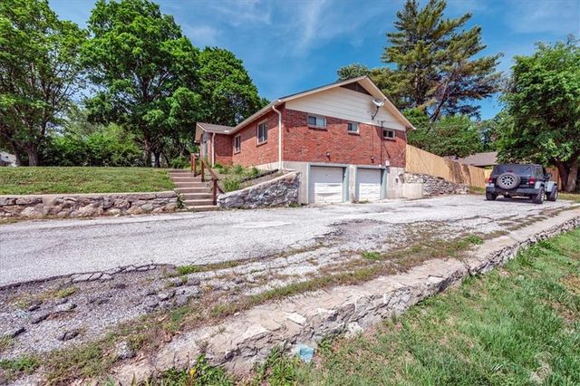 8021 Holmes Road, Kansas City, MO 64134