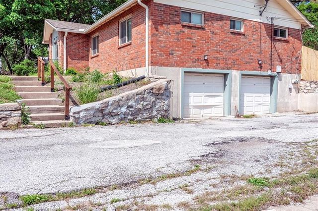 8021 Holmes Road, Kansas City, MO 64134