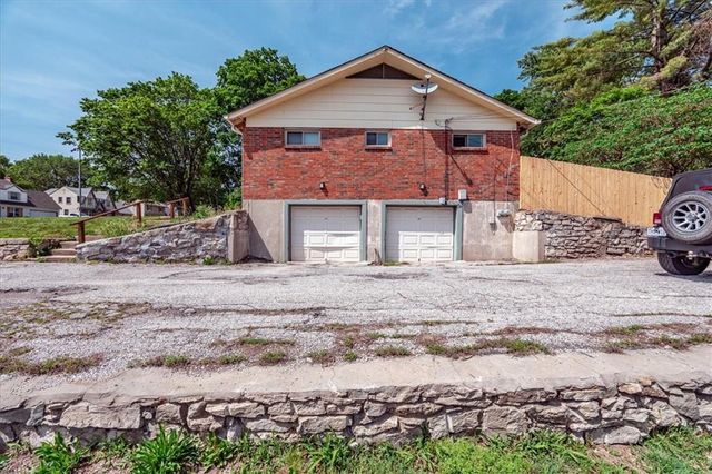 8021 Holmes Road, Kansas City, MO 64134