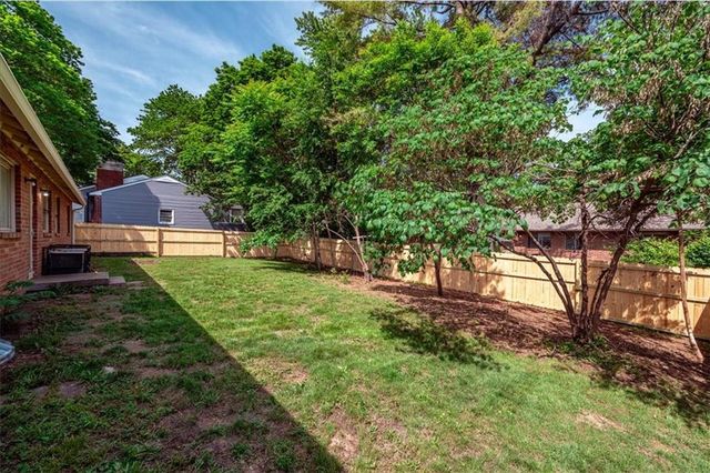 8021 Holmes Road, Kansas City, MO 64134