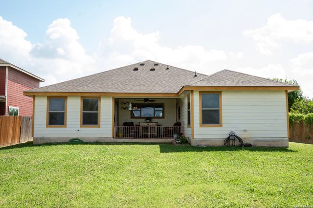 518 Indian Crossing, Jourdanton, TX 78026