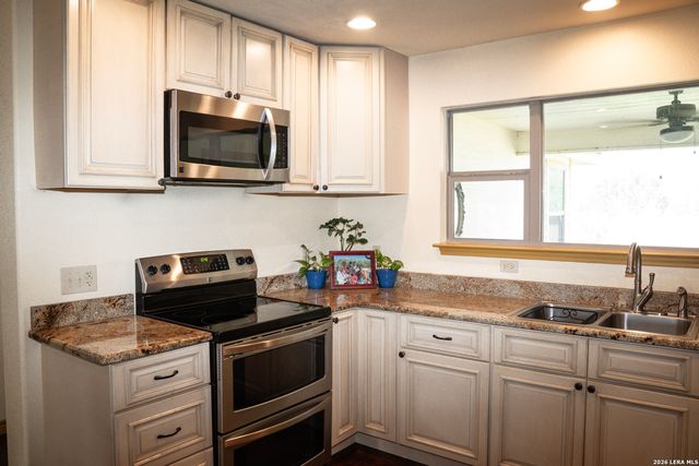 518 Indian Crossing, Jourdanton, TX 78026
