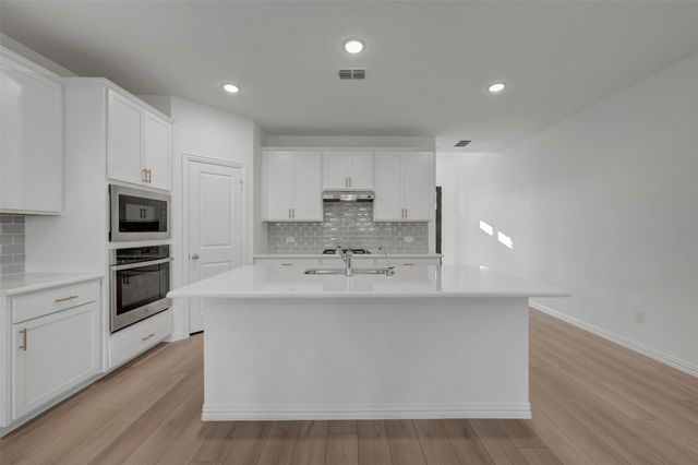 5032 Lily Creek Drive, Aubrey, TX 76227