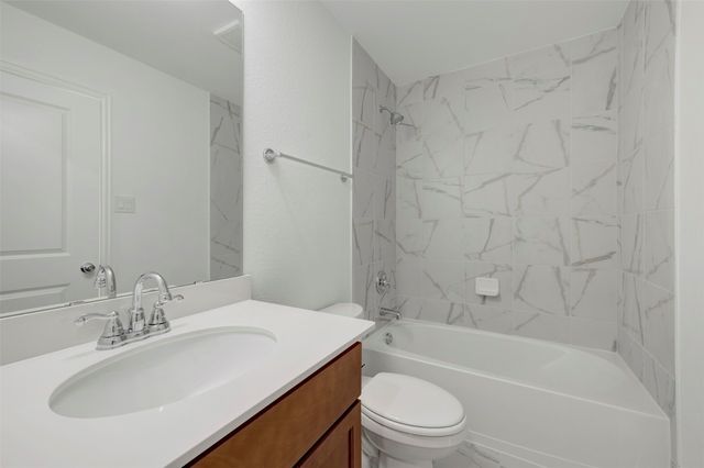 5032 Lily Creek Drive, Aubrey, TX 76227