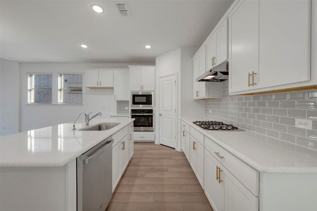 5032 Lily Creek Drive, Aubrey, TX 76227