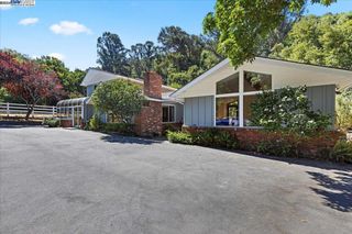 30261 Palomares Rd, Castro Valley, CA 94552