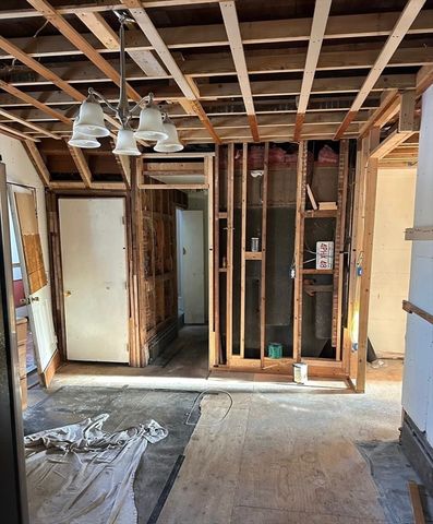 86 Andover St, North Andover, MA 01845