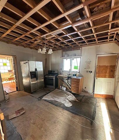 86 Andover St, North Andover, MA 01845