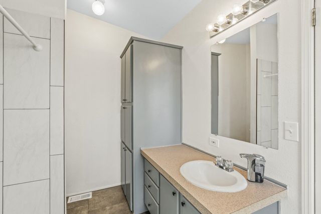 23007 E Sanson Ln, Otis Orchards, WA 99027