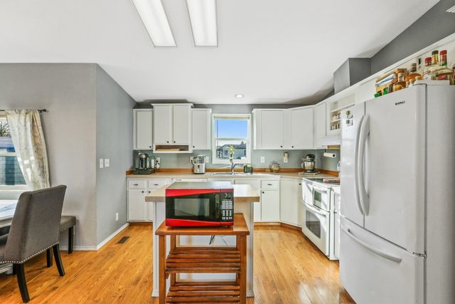 23007 E Sanson Ln, Otis Orchards, WA 99027