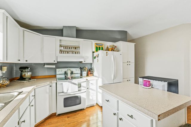 23007 E Sanson Ln, Otis Orchards, WA 99027