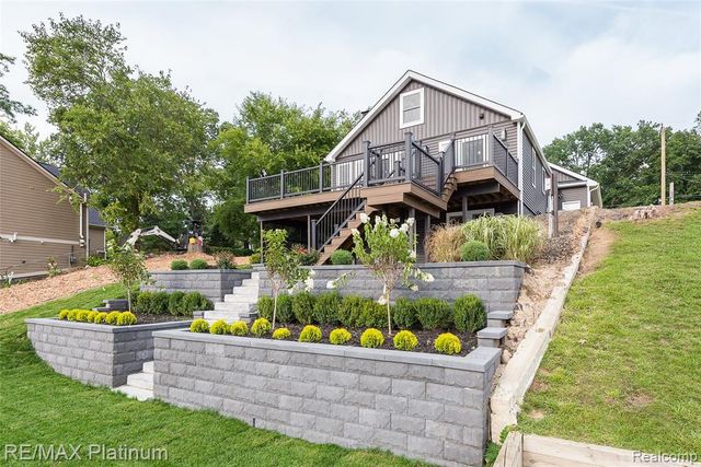 6298 Fonda Lake Drive, Brighton, MI 48116