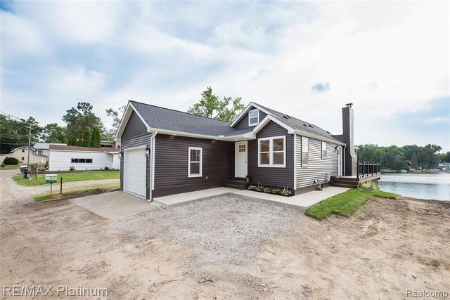 6298 Fonda Lake Drive, Brighton, MI 48116