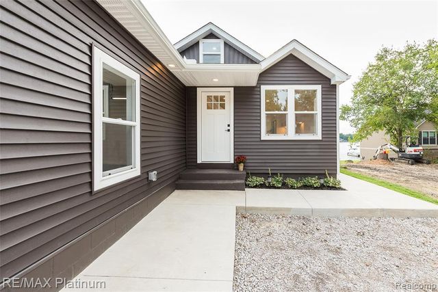 6298 Fonda Lake Drive, Brighton, MI 48116