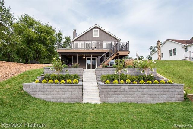 6298 Fonda Lake Drive, Brighton, MI 48116