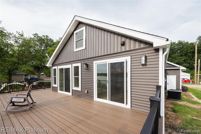 6298 Fonda Lake Drive, Brighton, MI 48116