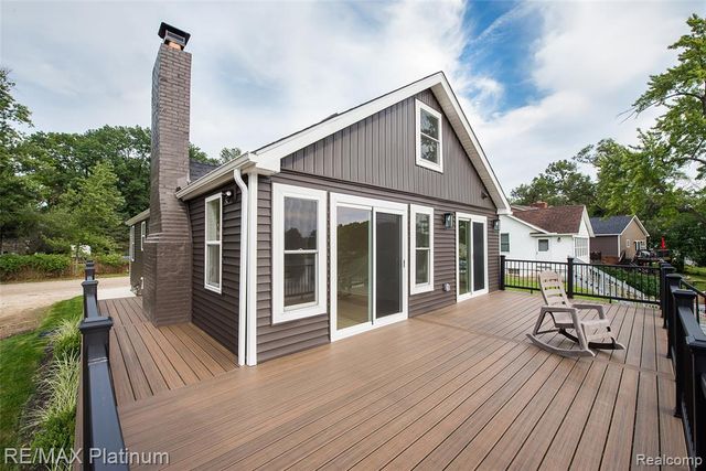 6298 Fonda Lake Drive, Brighton, MI 48116