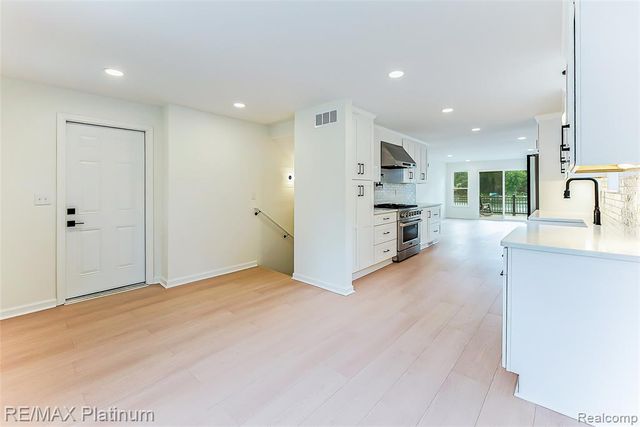 6298 Fonda Lake Drive, Brighton, MI 48116