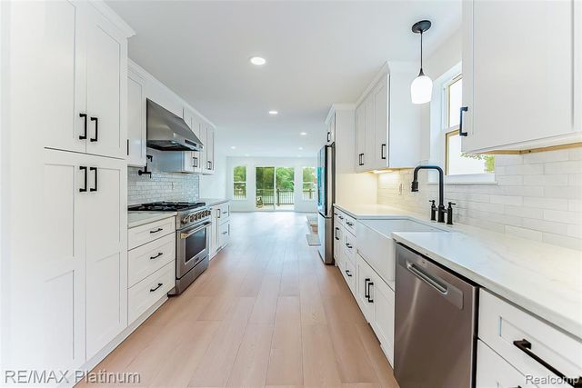 6298 Fonda Lake Drive, Brighton, MI 48116