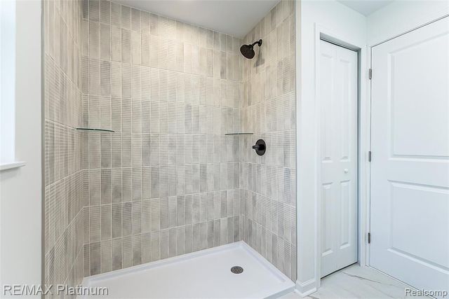 6298 Fonda Lake Drive, Brighton, MI 48116