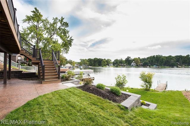 6298 Fonda Lake Drive, Brighton, MI 48116