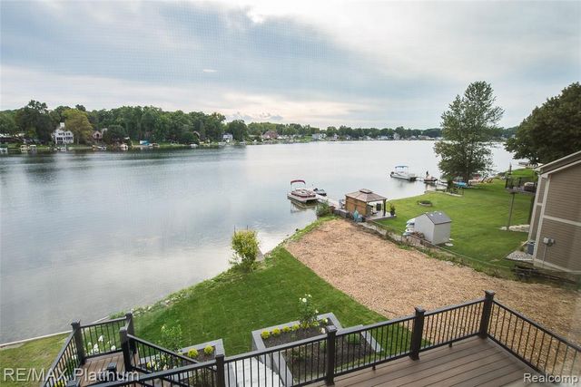 6298 Fonda Lake Drive, Brighton, MI 48116