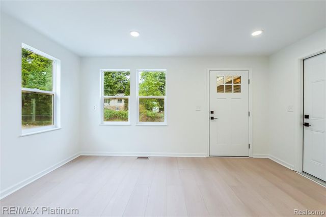 6298 Fonda Lake Drive, Brighton, MI 48116