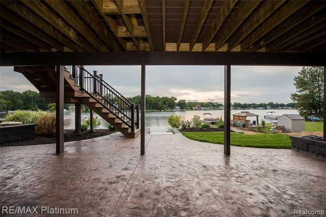 6298 Fonda Lake Drive, Brighton, MI 48116