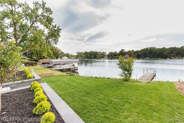 6298 Fonda Lake Drive, Brighton, MI 48116