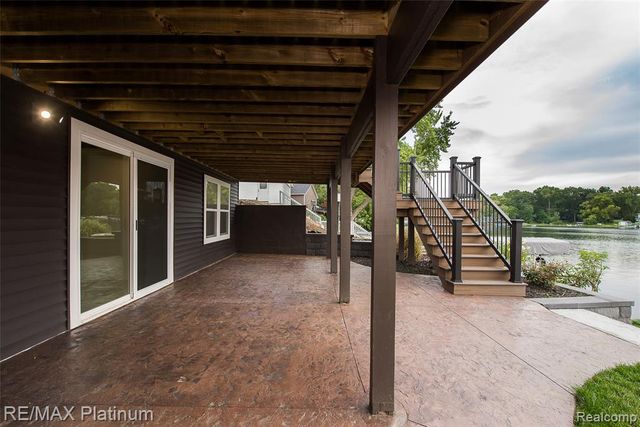 6298 Fonda Lake Drive, Brighton, MI 48116