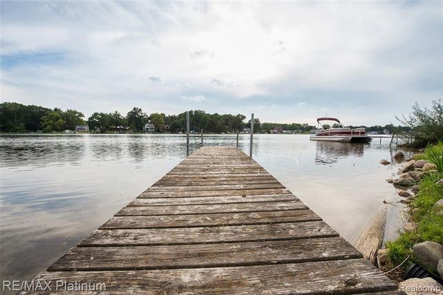 6298 Fonda Lake Drive, Brighton, MI 48116