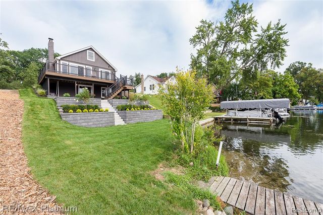 6298 Fonda Lake Drive, Brighton, MI 48116