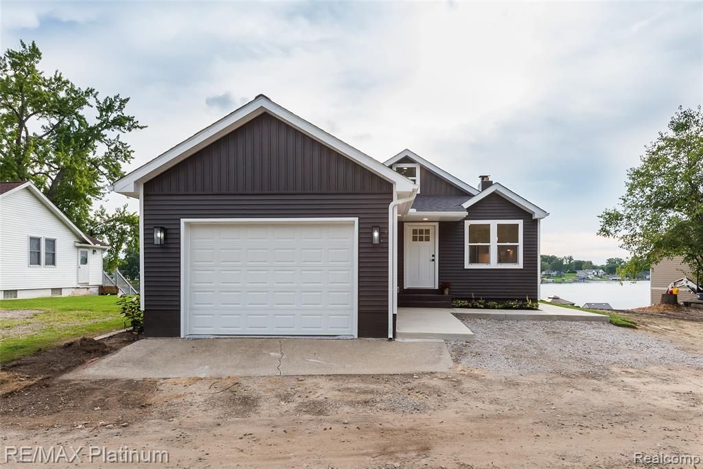 6298 Fonda Lake Drive, Brighton, MI 48116