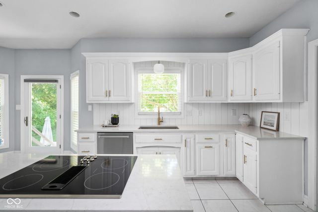 10016 Hickory Ridge Drive, Zionsville, IN 46077