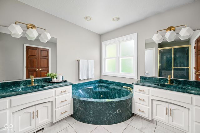 10016 Hickory Ridge Drive, Zionsville, IN 46077