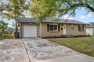 908 S Hunter Drive, Olathe, KS 66061