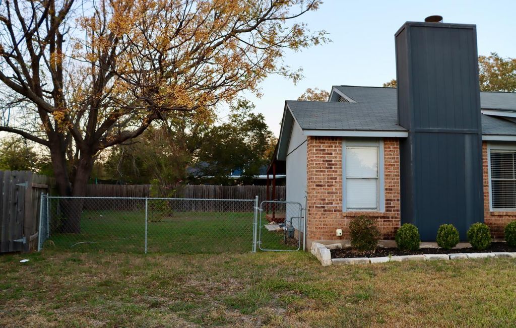 1204 Melbourne LN, Round Rock, TX 78664