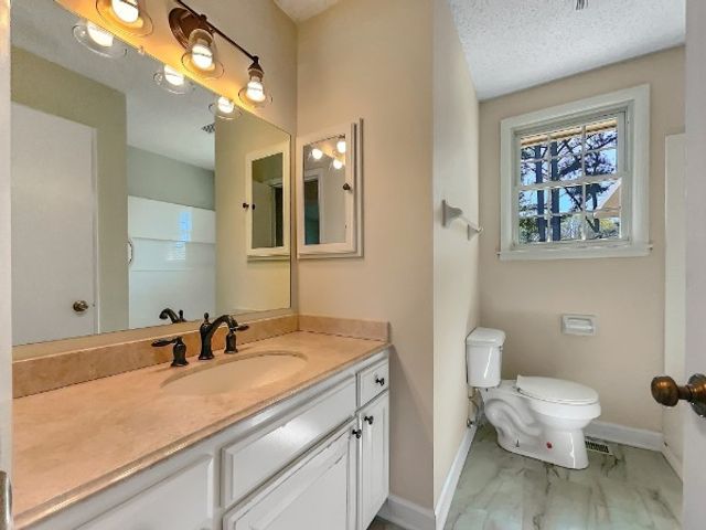 692 Atlanta Dr, Hermitage, TN 37076
